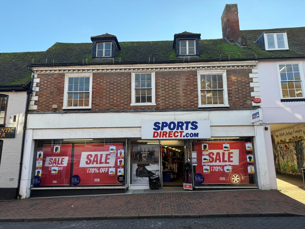 Lot: 176 - TOWN CENTRE PROPERTY WITH PLANNING FOR EIGHT FLATS AND TWO COMMERCIAL UNITS - Town centre property